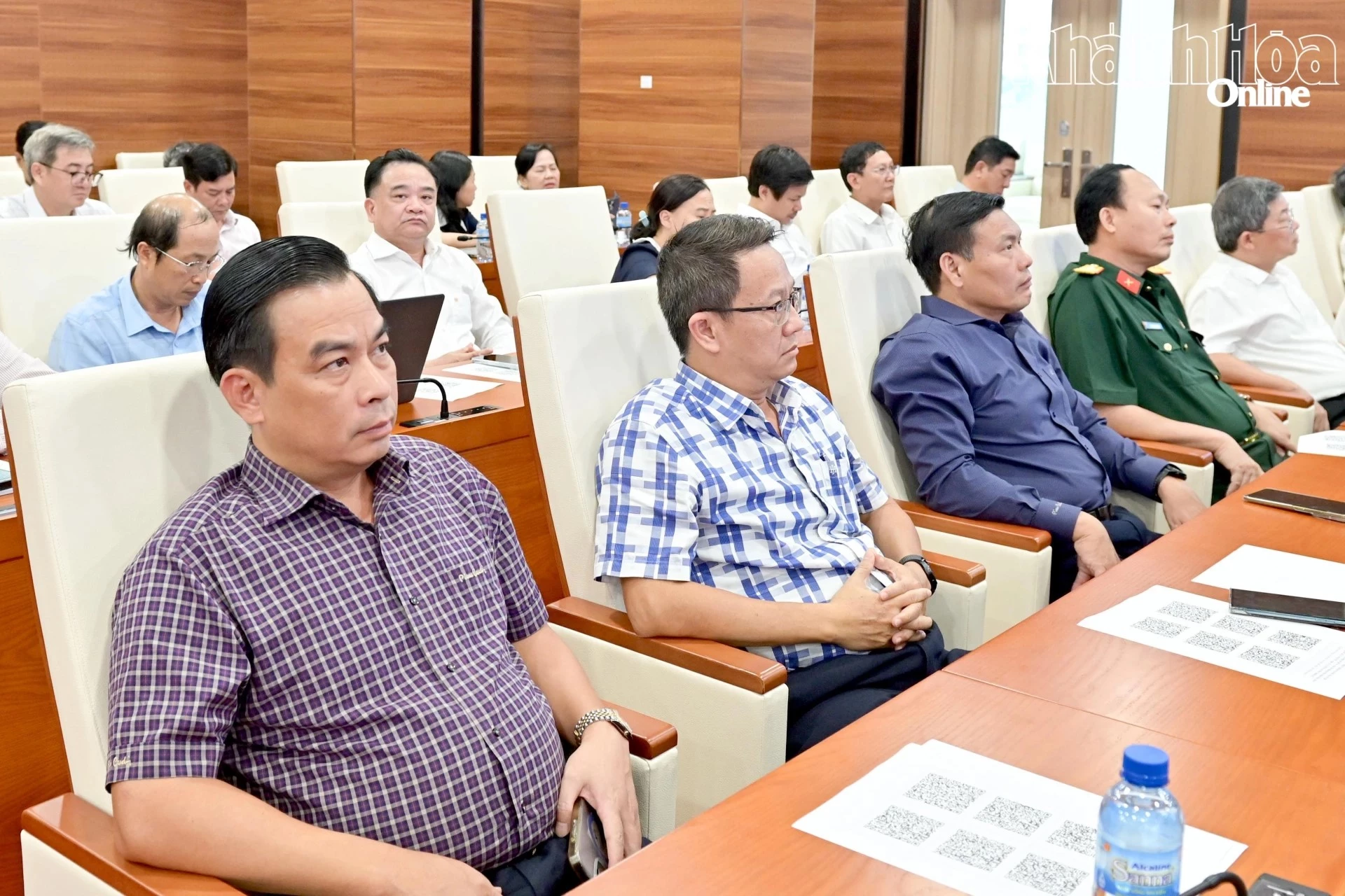 Các đại biểu tham dự hội nghị tại điểm cầu Tỉnh ủy Khánh Hòa.