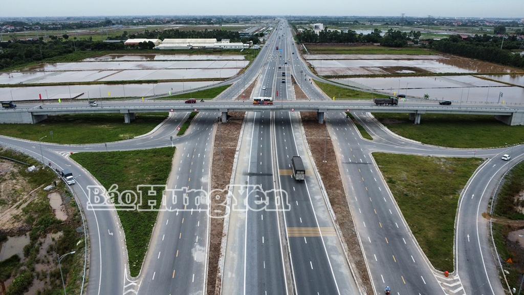 Tuyến đường bộ nối đường cao tốc Hà Nội - Hải Phòng với đường cao tốc Cầu Giẽ - Ninh Bình.