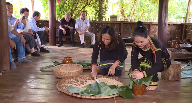 Đắk Lắk chú trọng phát huy bản sắc văn hóa các dân tộc thiểu số gắn với xây dựng đời sống văn hóa cơ sở - Ảnh 2.