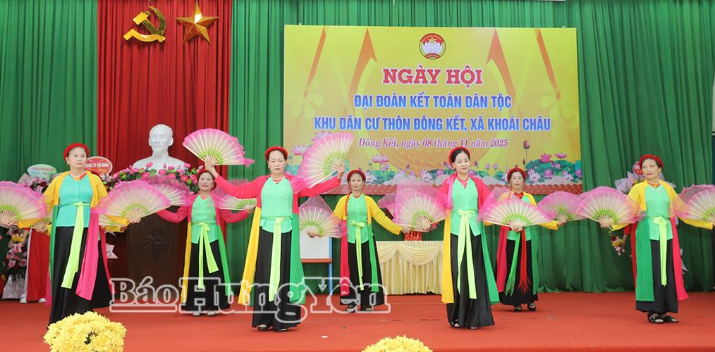 Một tiết mục văn nghệ tại ngày hội. Ảnh: Nguyễn Quỳnh