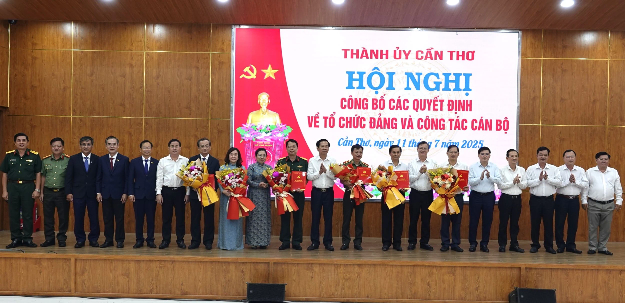 Công bố quyết định thành lập các đảng bộ trực thuộc Thành ủy Cần Thơ