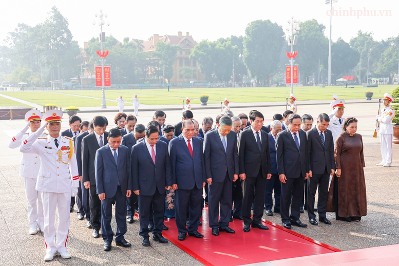 Kỷ niệm 79 năm Ngày Thương binh-Liệt sĩ: Lãnh đạo Đảng, Nhà nước tưởng niệm các Anh hùng liệt sĩ và viếng Chủ tịch Hồ Chí Minh- Ảnh 7.