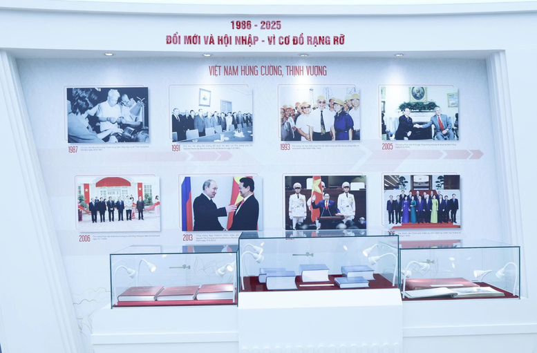 Trưng bày Triển lãm ‘Văn phòng Chính phủ - 80 năm đồng hành cùng dân tộc’- Ảnh 11.