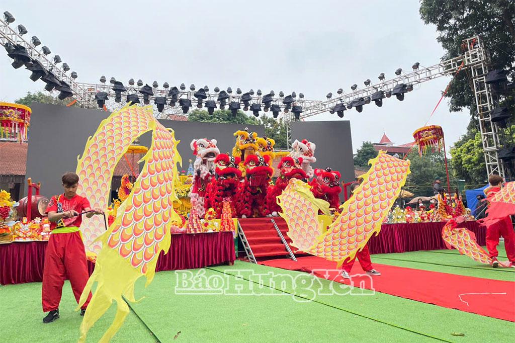 Mỗi chương trình biểu diễn Lân - Sư - Rồng khoảng 15 phút có chi phí từ 3 triệu đồng trở lên.