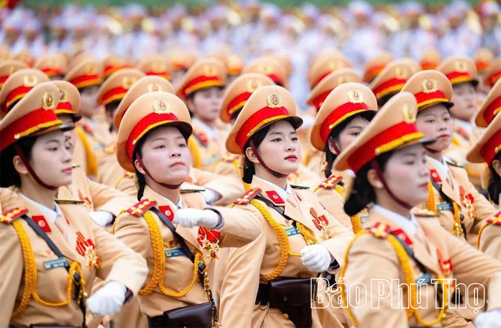 “Bông hồng thép” Phú Thọ trong khối diễu binh, diễu hành A80