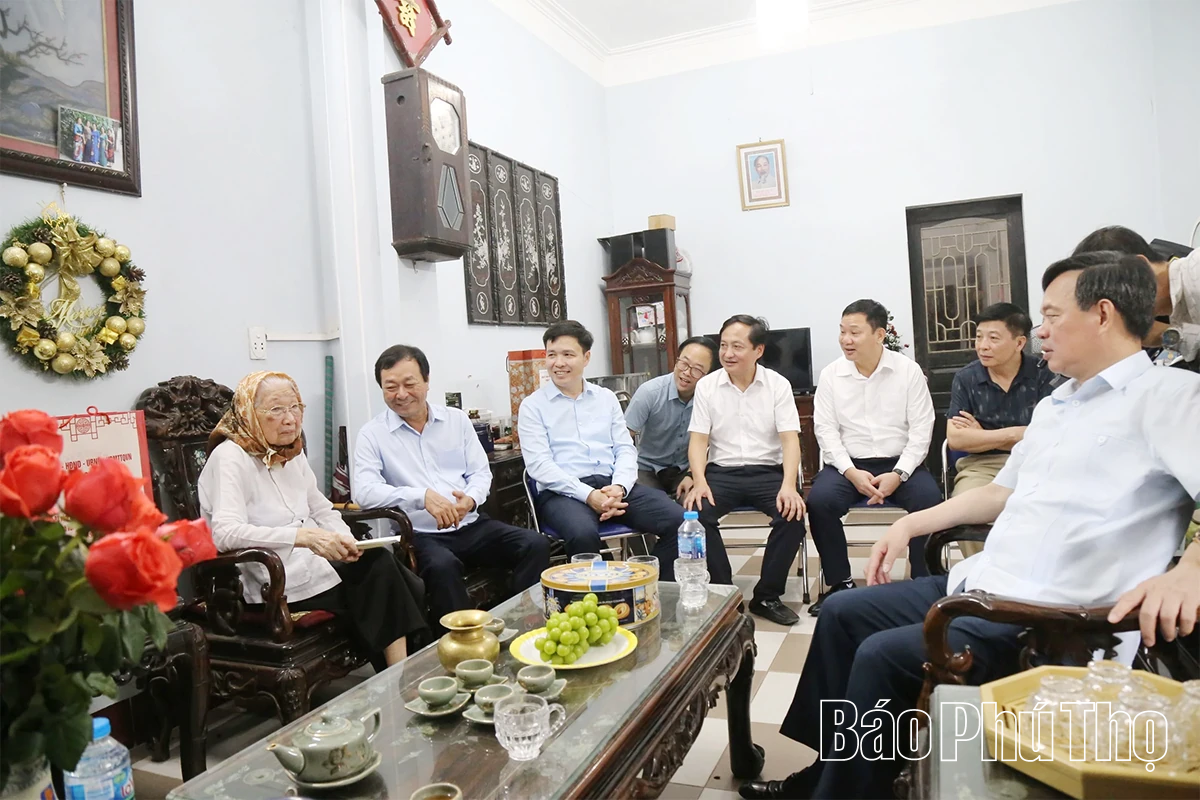 Chủ tịch HĐND tỉnh Bùi Văn Quang thăm di tích lịch sử cách mạng Tú Lý - Hiền Lương và tặng quà cán bộ tiền khởi nghĩa