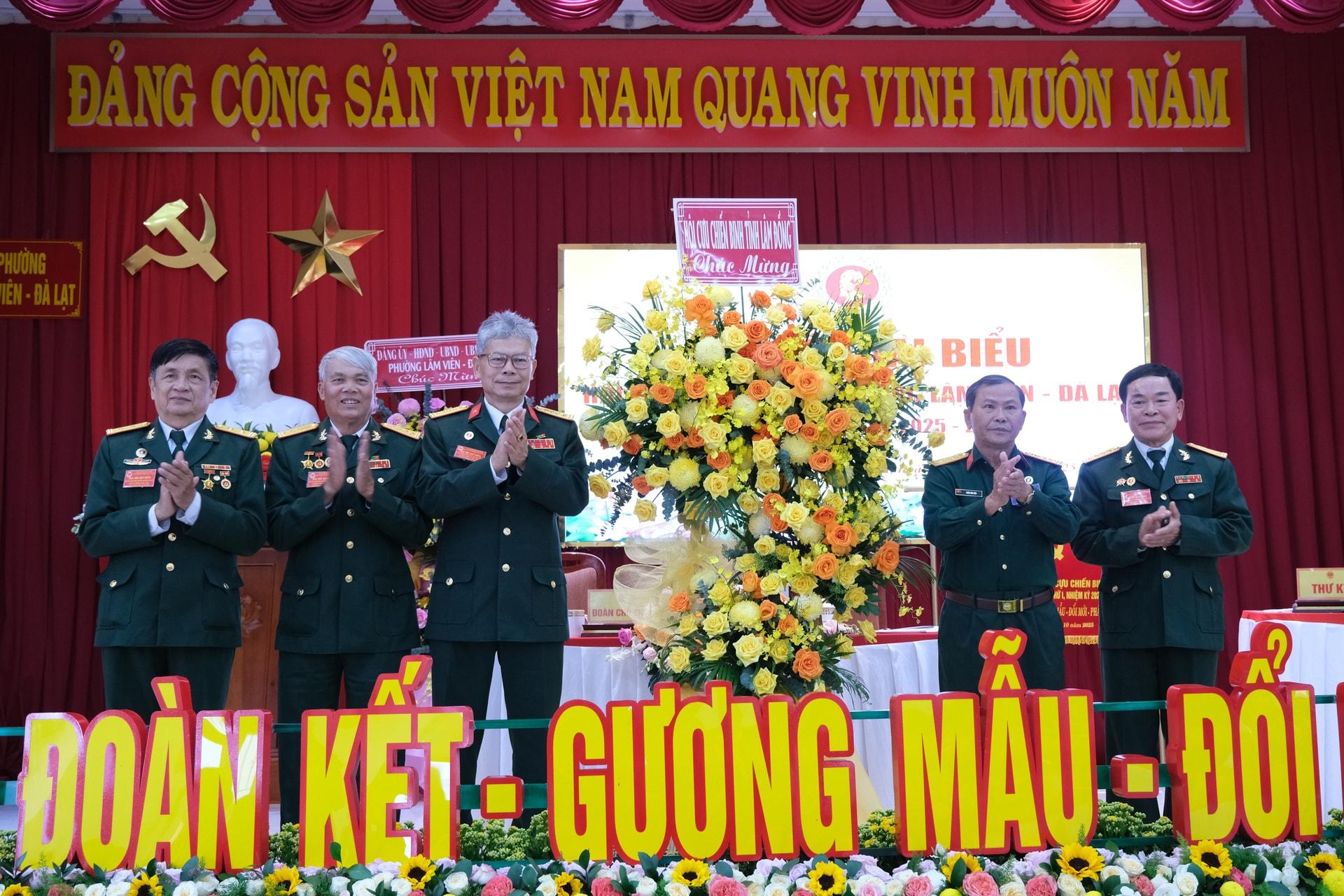 Hội CCB tỉnh tặng hoa chúc mừng Đại hội