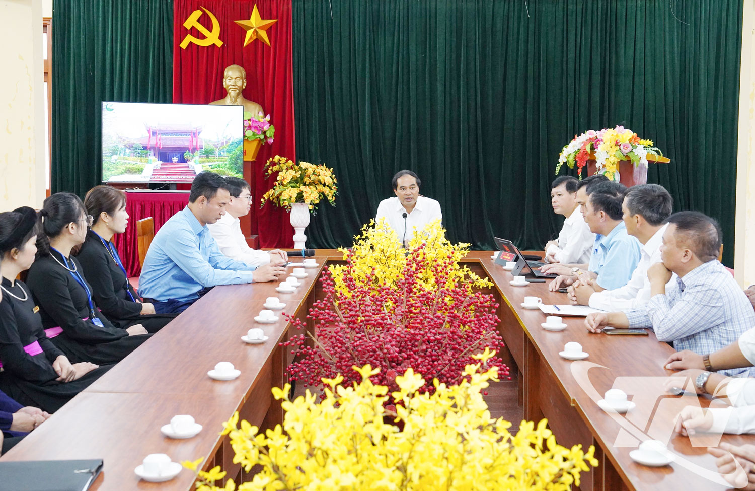 Đồng chí Bí thư Tỉnh ủy Trịnh Xuân Trường chủ trì buổi làm việc với 