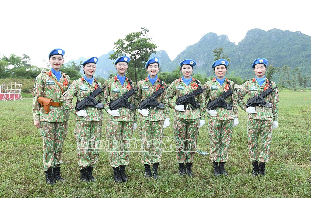 Các nữ quân nhân Hưng Yên tham gia khối nữ gìn giữ hòa bình Việt Nam tại A80.