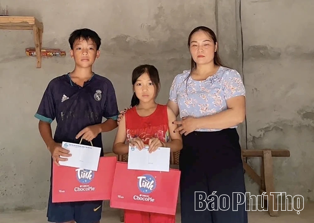 Chương trình “Mẹ đỡ đầu” – Thắp sáng hy vọng cho năm học mới