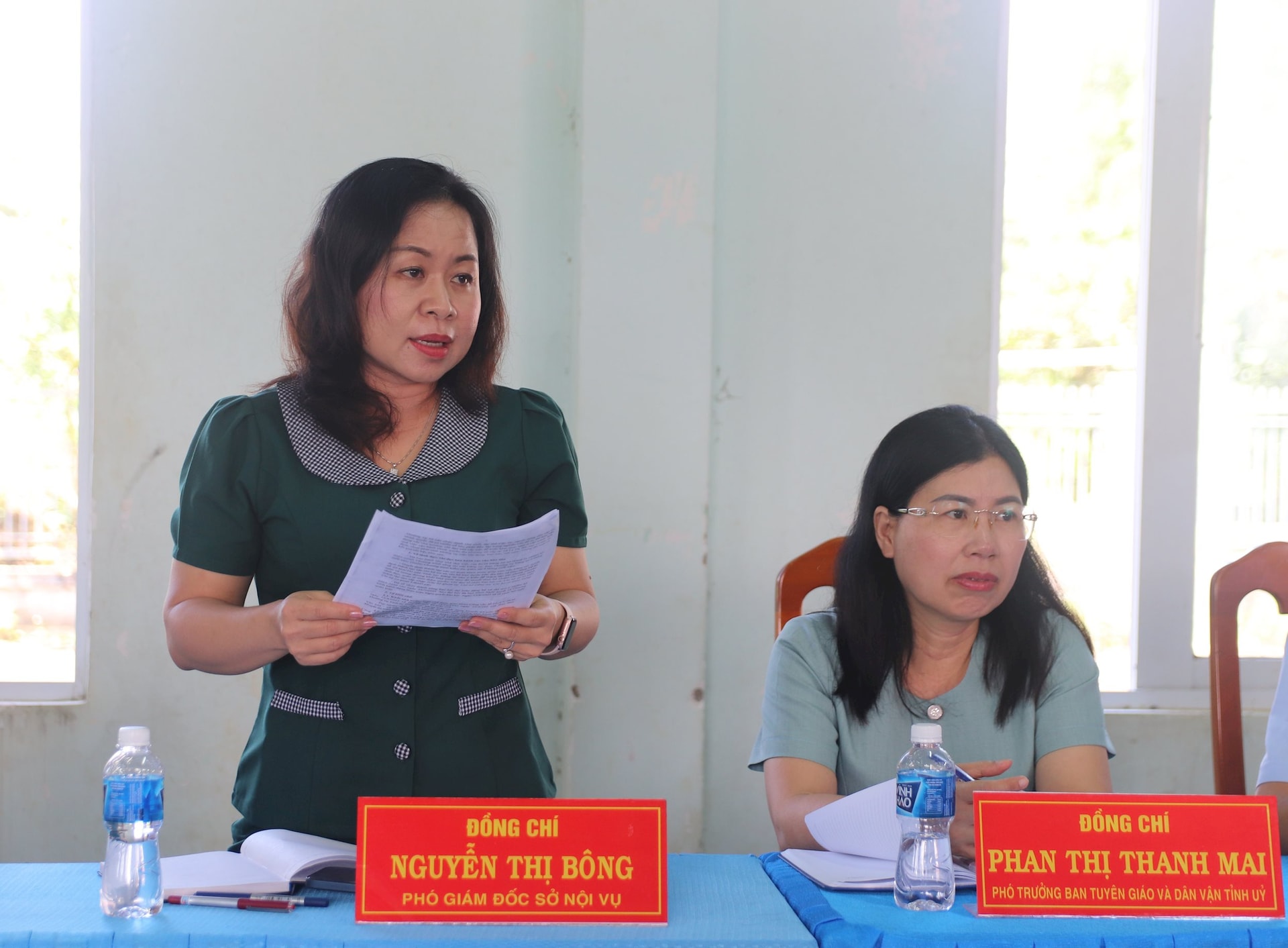 Lãnh đạo Sở Nội vụ chia sẻ, hướng dẫn xã La Dạ tháo gỡ khó khăn trong quá trình vận hành bộ máy chính quyền