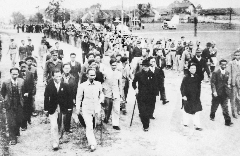 80 năm Quốc hội đồng h&agrave;nh c&ugrave;ng d&acirc;n tộc