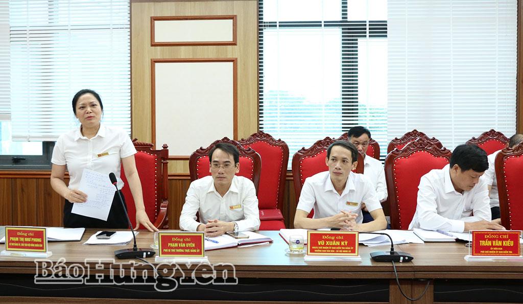 Lãnh đạo Đảng ủy xã Vũ Thư phát biểu ý kiến tại hội nghị.