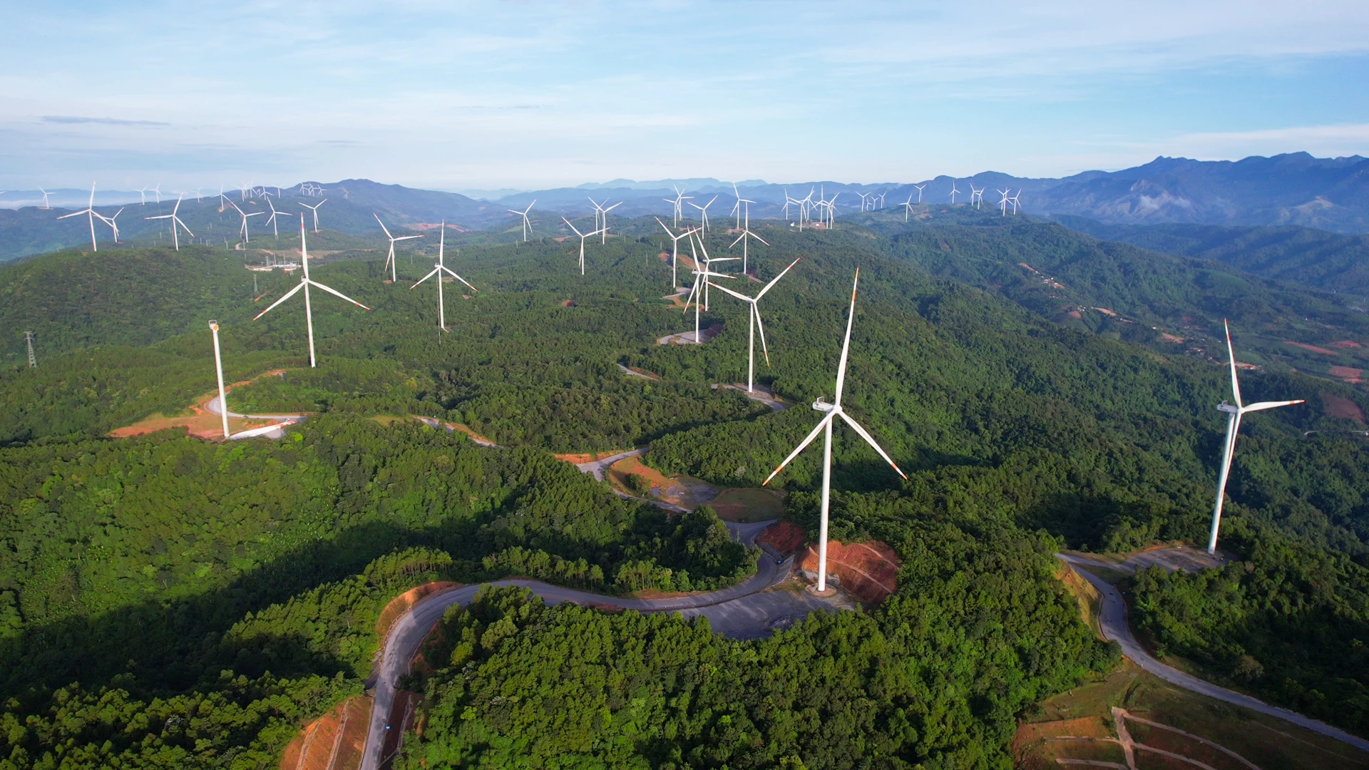 Các dự án điện gió ở khu vực phía Tây Nam Quảng Trị đã đi vào vận hành thương mại - Ảnh: Lê Trường