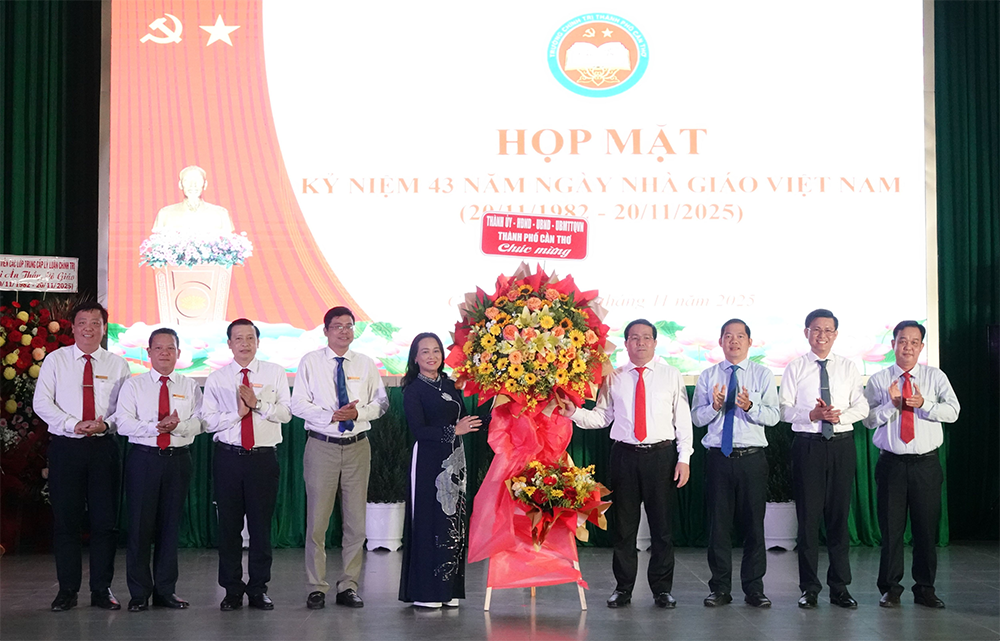 Trường Chính trị TP Cần Thơ kỷ niệm Ngày Nhà giáo Việt Nam