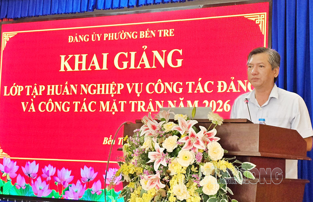Đồng chí Nguyễn Thanh Bình - Phó Bí thư Thường trực Đảng ủy phường Bến Tre phát biểu khai mạc tại buổi tập huấn.