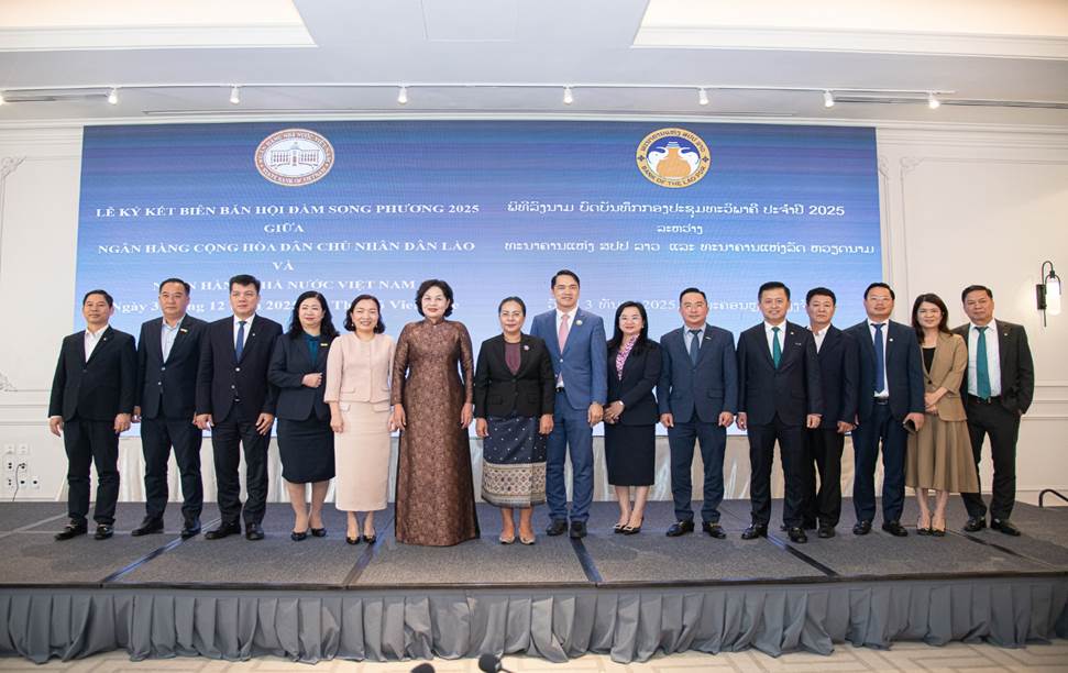 A group of people standing on a stageAI-generated content may be incorrect.