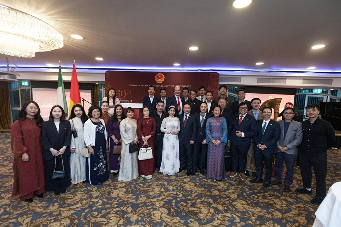 Lễ kỷ niệm 81 năm Quốc khánh Việt Nam và 30 năm thiết lập quan hệ ngoại giao Việt Nam - Ireland Lễ kỷ niệm 81 năm Quốc khánh Việt Nam và 30 năm thiết lập quan hệ ngoại giao Việt Nam - Ireland