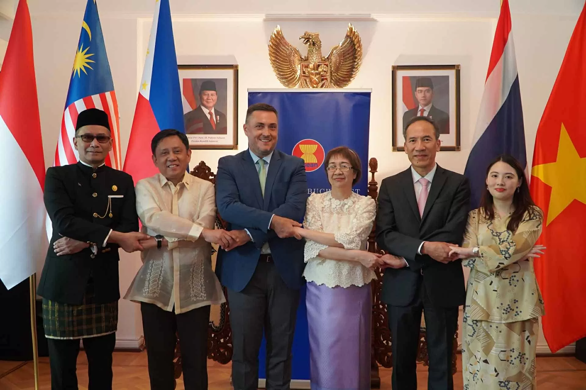 Lễ thượng cờ nhân ngày thành lập ASEAN tại Romania Lễ thượng cờ nhân ngày thành lập ASEAN tại Romania