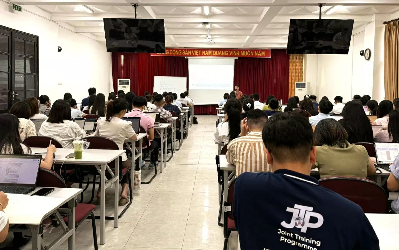 Đảng ủy Bộ Ngoại giao khai giảng lớp bồi dưỡng lý luận chính trị cho đảng viên mới và bồi dưỡng nhận thức về Đảng đợt I năm 2025 Đảng ủy Bộ Ngoại giao khai giảng lớp bồi dưỡng lý luận chính trị cho đảng viên mới và bồi dưỡng nhận thức về Đảng đợt I năm 2025