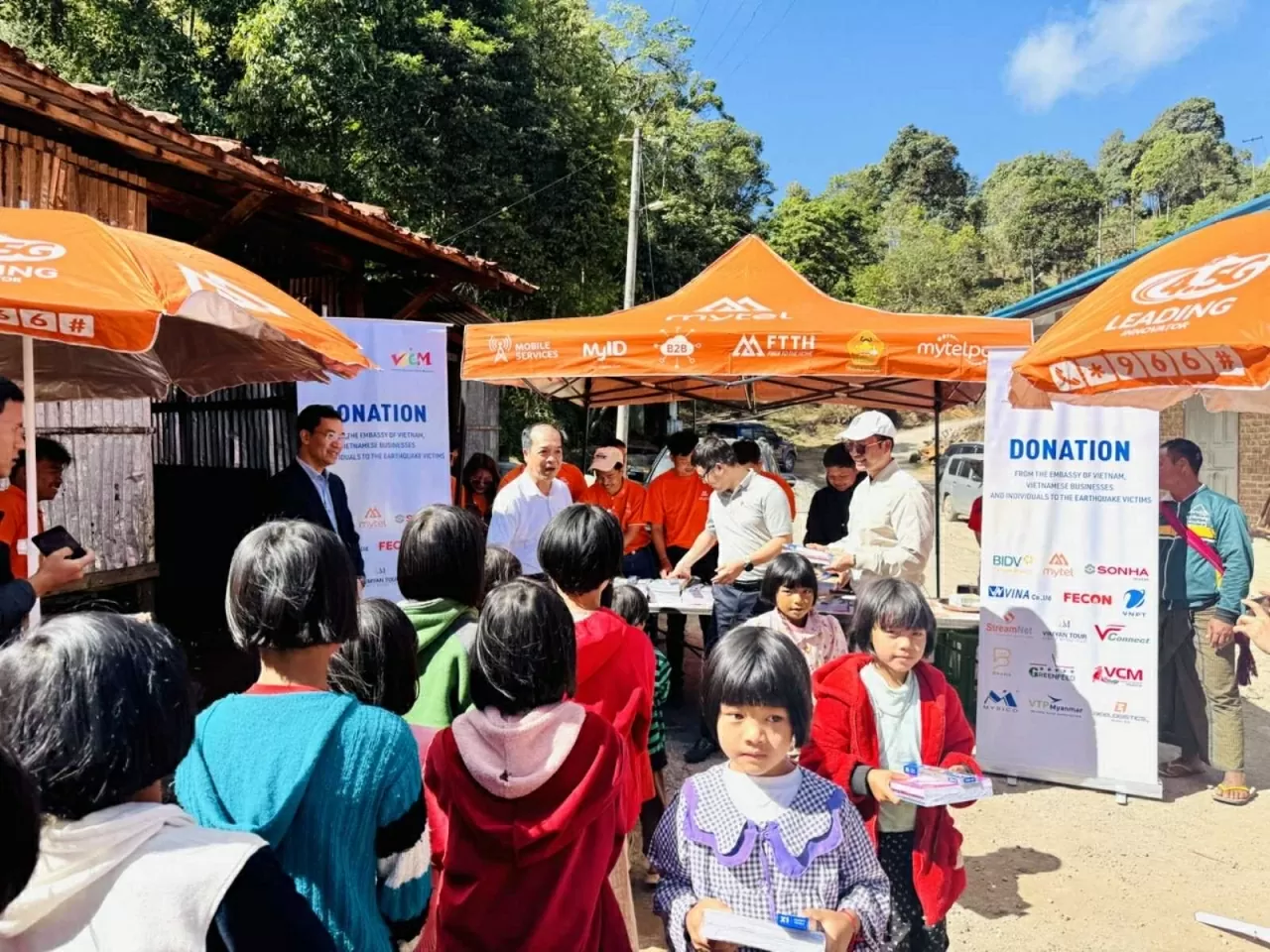 Việt Nam là người bạn trách nhiệm, tin cậy, luôn sát cánh cùng nhân dân Myanmar Việt Nam là người bạn trách nhiệm, tin cậy, luôn sát cánh cùng nhân dân Myanmar