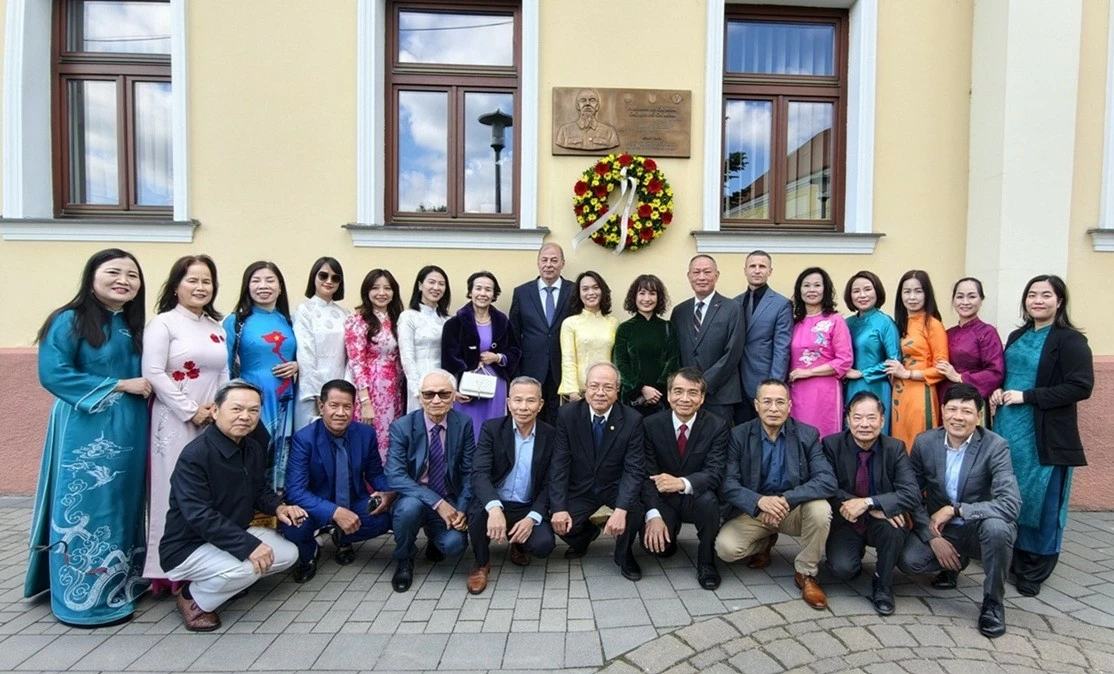 Đại sứ quán Việt Nam tại Slovakia tổ chức lễ kỷ niệm136 năm Ngày sinh Chủ tịch Hồ Chí Minh