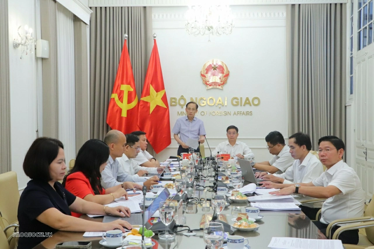 Bộ trưởng Ngoại giao Lê Hoài Trung làm việc với Ban Thường vụ Thành ủy Huế