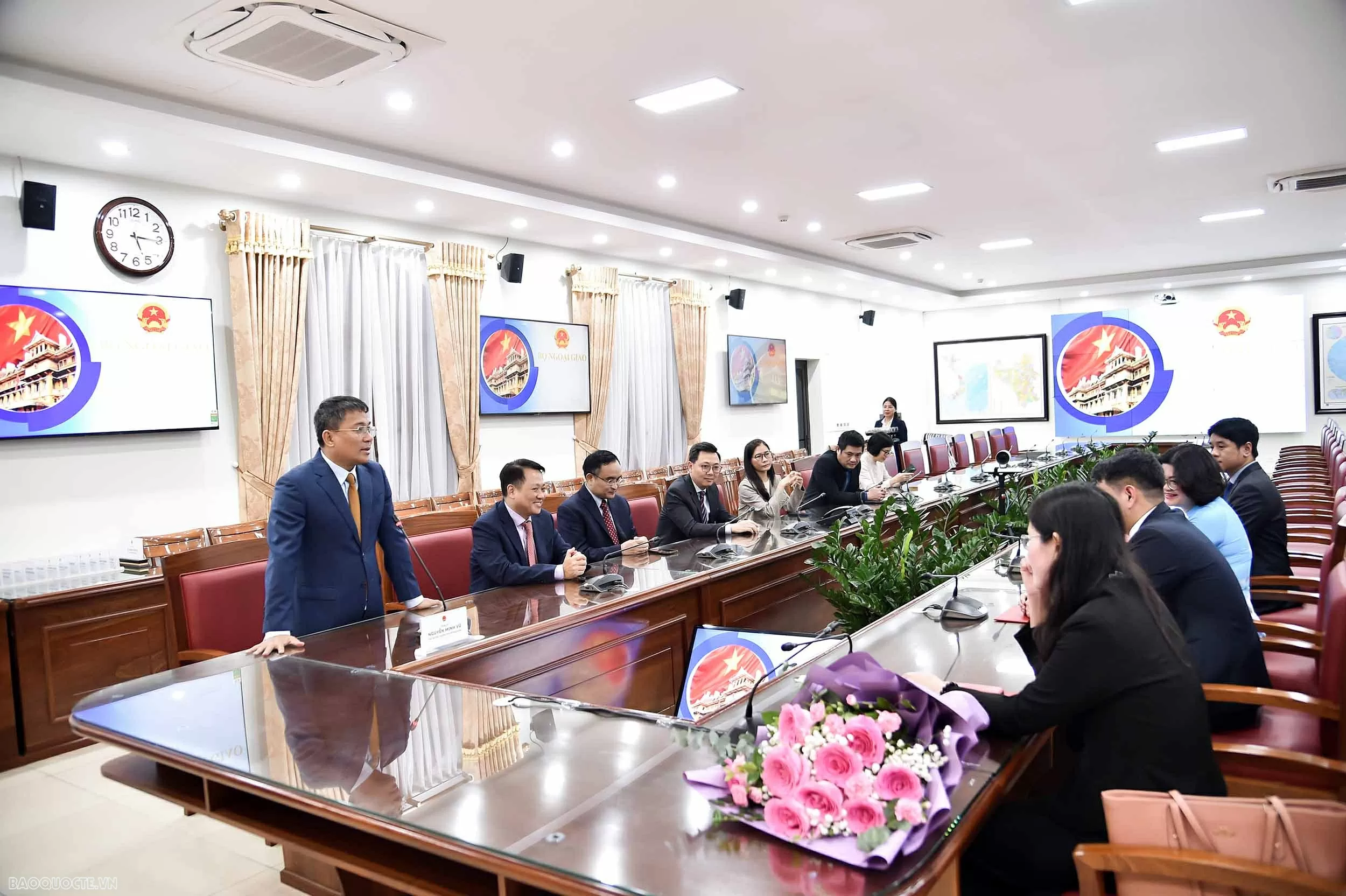 Bộ Ngoại giao trao quyết định bổ nhiệm và công nhận tập sự lãnh đạo cấp quản lý Bộ Ngoại giao trao quyết định bổ nhiệm và công nhận tập sự lãnh đạo cấp quản lý