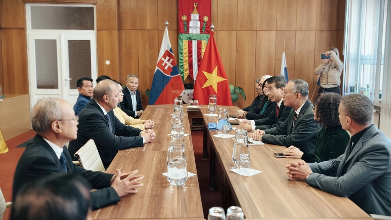 Đại sứ quán Việt Nam tại Slovakia tổ chức lễ kỷ niệm136 năm Ngày sinh Chủ tịch Hồ Chí Minh