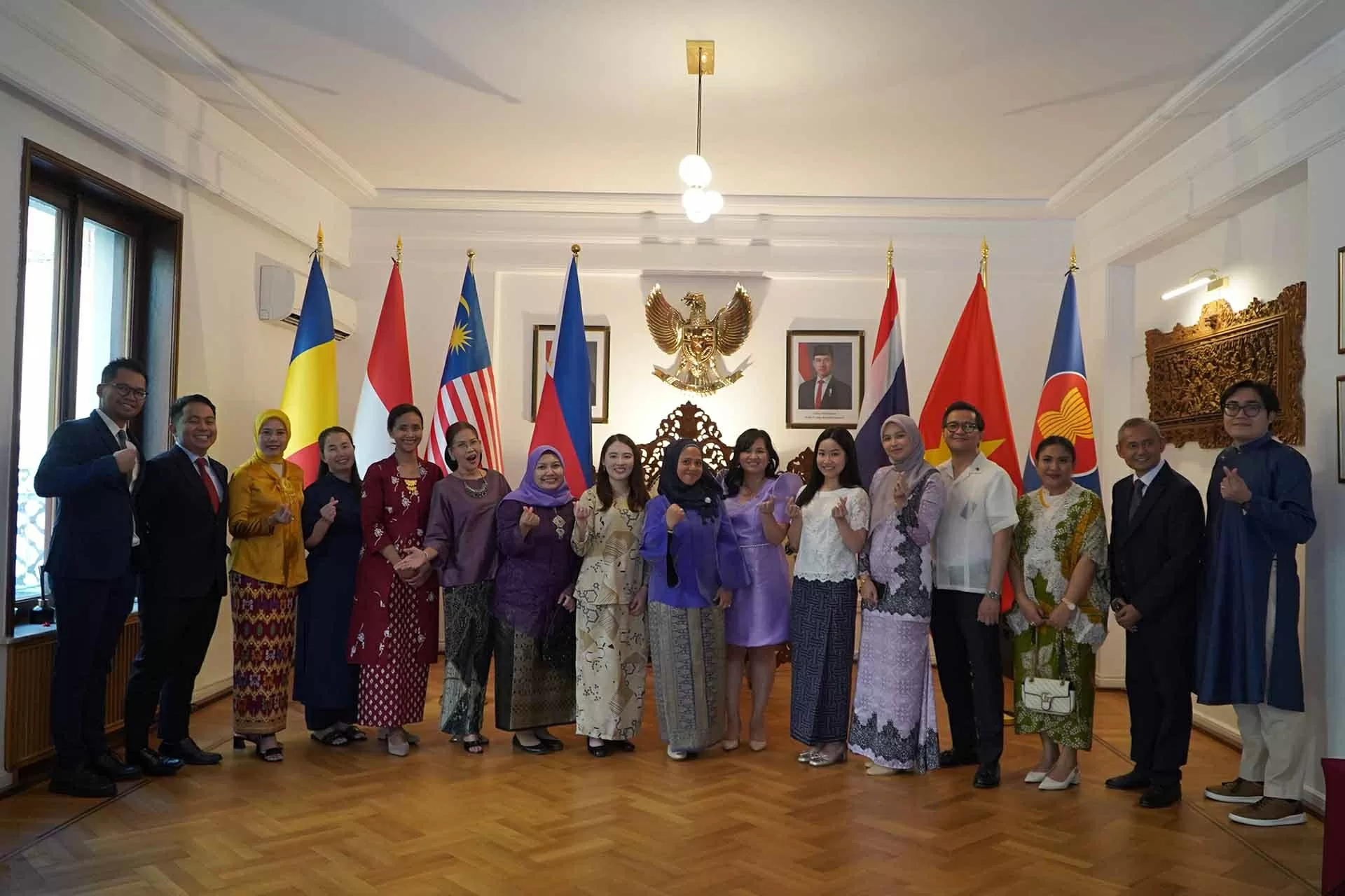 Lễ thượng cờ nhân ngày thành lập ASEAN tại Romania Lễ thượng cờ nhân ngày thành lập ASEAN tại Romania