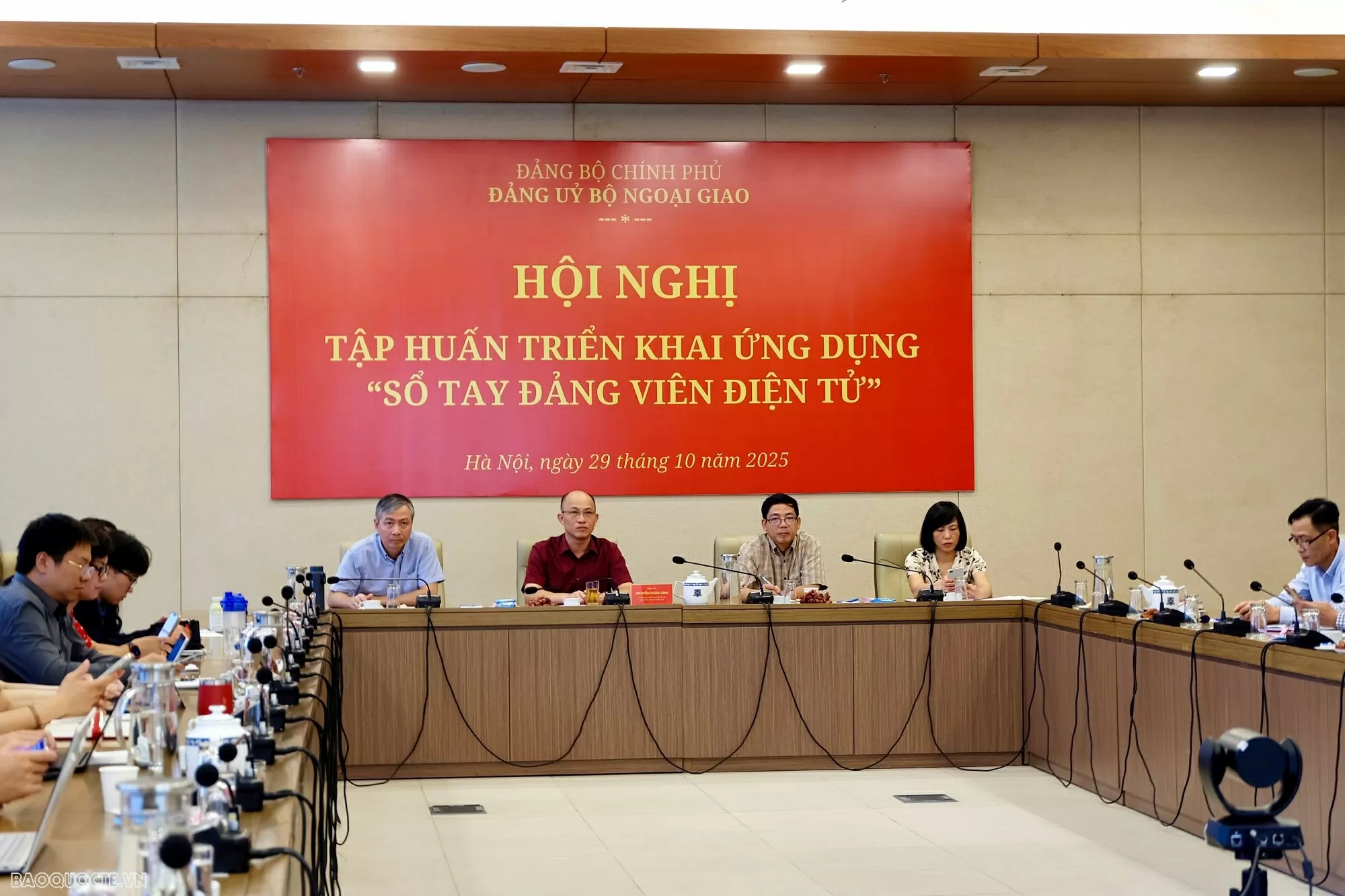 Hội nghị tập huấn triển khai ứng dụng 'Sổ tay đảng viên điện tử'