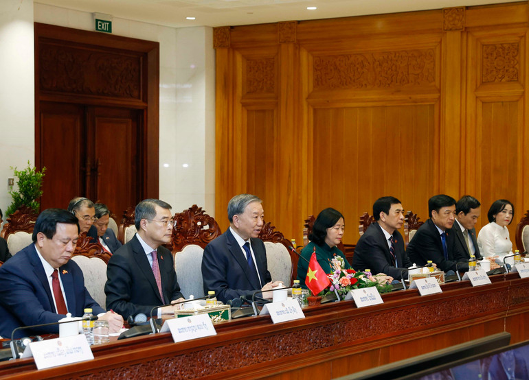 Tổng Bí thư Tô Lâm phát biểu tại cuộc hội kiến Chủ tịch Quốc hội Lào. (Ảnh: Thống Nhất/TTXVN) Tổng Bí thư Tô Lâm phát biểu tại cuộc hội kiến Chủ tịch Quốc hội Lào. (Ảnh: Thống Nhất/TTXVN)