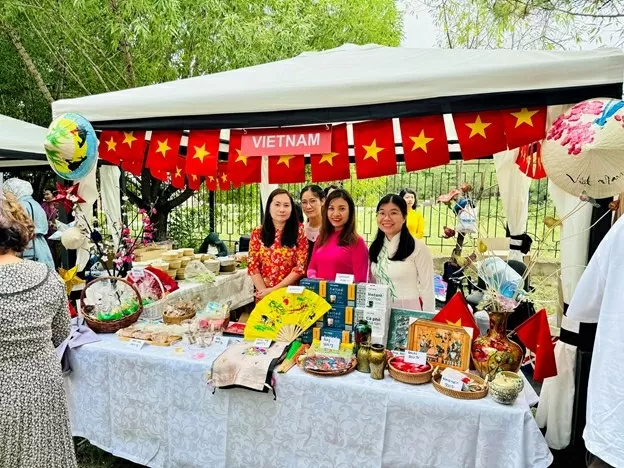 Kỷ niệm 30 năm Việt Nam gia nhập ASEAN tại Kazakhstan Kỷ niệm 30 năm Việt Nam gia nhập ASEAN tại Kazakhstan