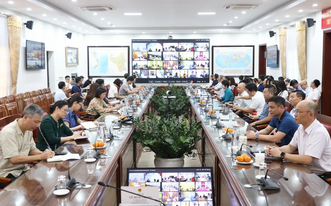 Toàn cảnh buổi nói chuyện “Tư tưởng ngoại giao Hồ Chí Minh với bạn bè quốc tế”. (Ảnh: Thành Long)