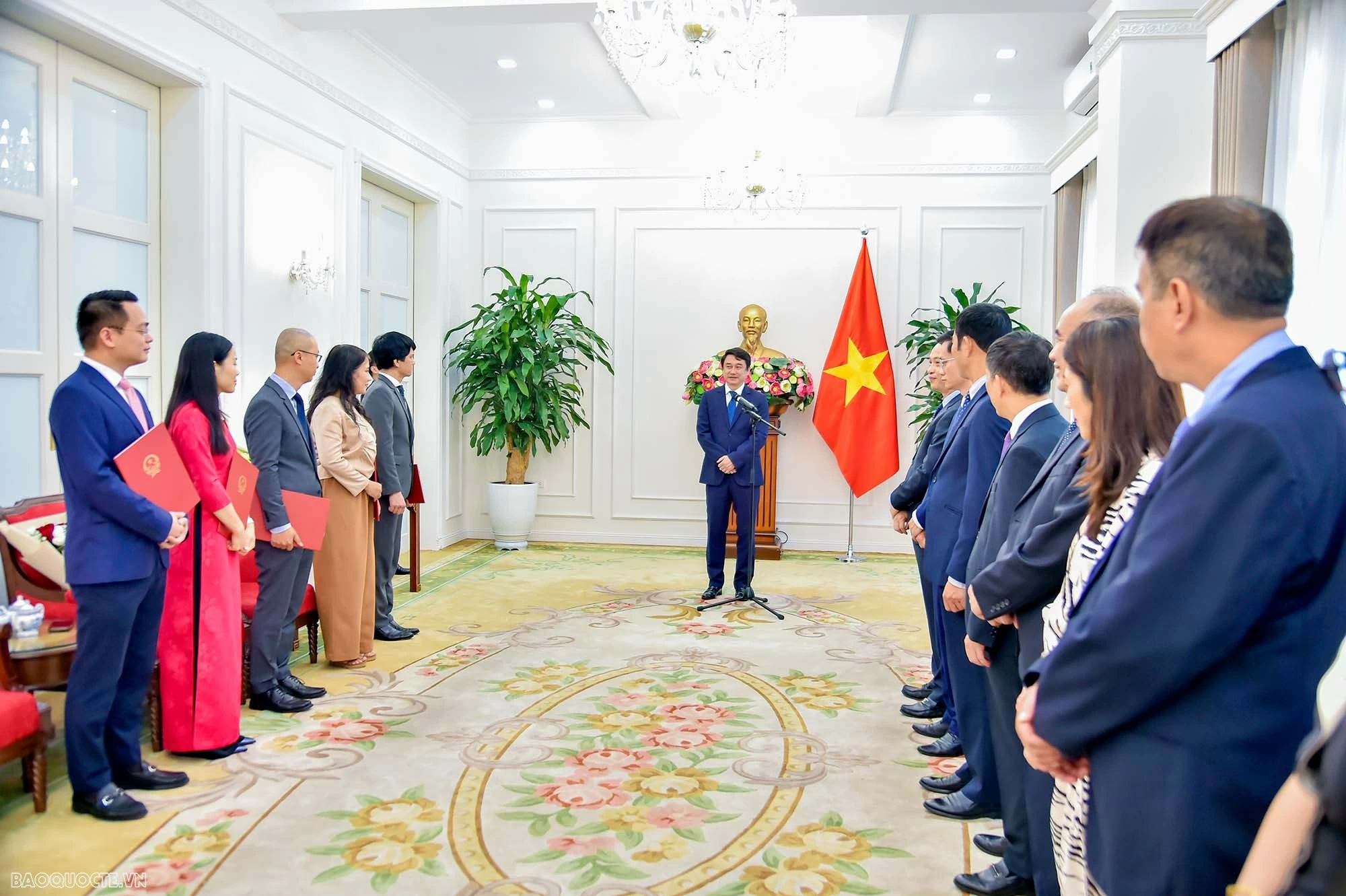 Bộ Ngoại giao trao quyết định tiếp nhận, điều động, bổ nhiệm cán bộ lãnh đạo, quản lý