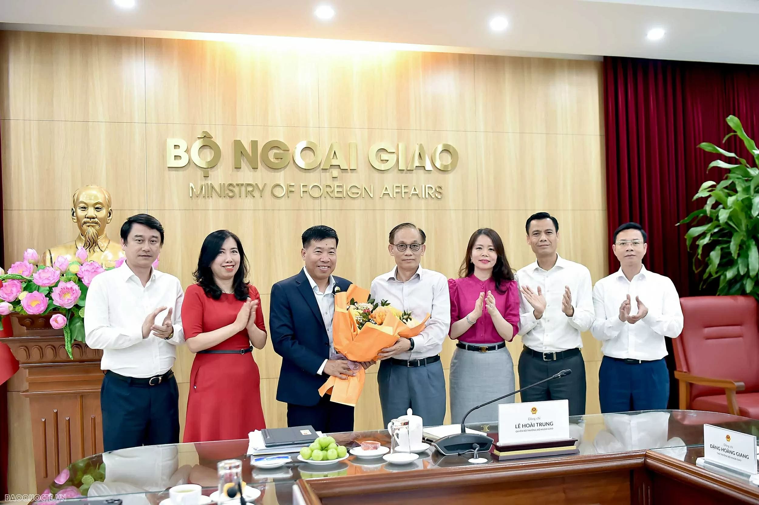 Quyền Bộ trưởng Ngoại giao Lê Hoài Trung gặp mặt lãnh đạo, Thủ trưởng các đơn vị Bộ Ngoại giao Bí thư Trung ương Đảng, Quyền Bộ trưởng Ngoại giao Lê Hoài Trung gặp mặt lãnh đạo, Thủ trưởng các đơn vị Bộ Ngoại giao