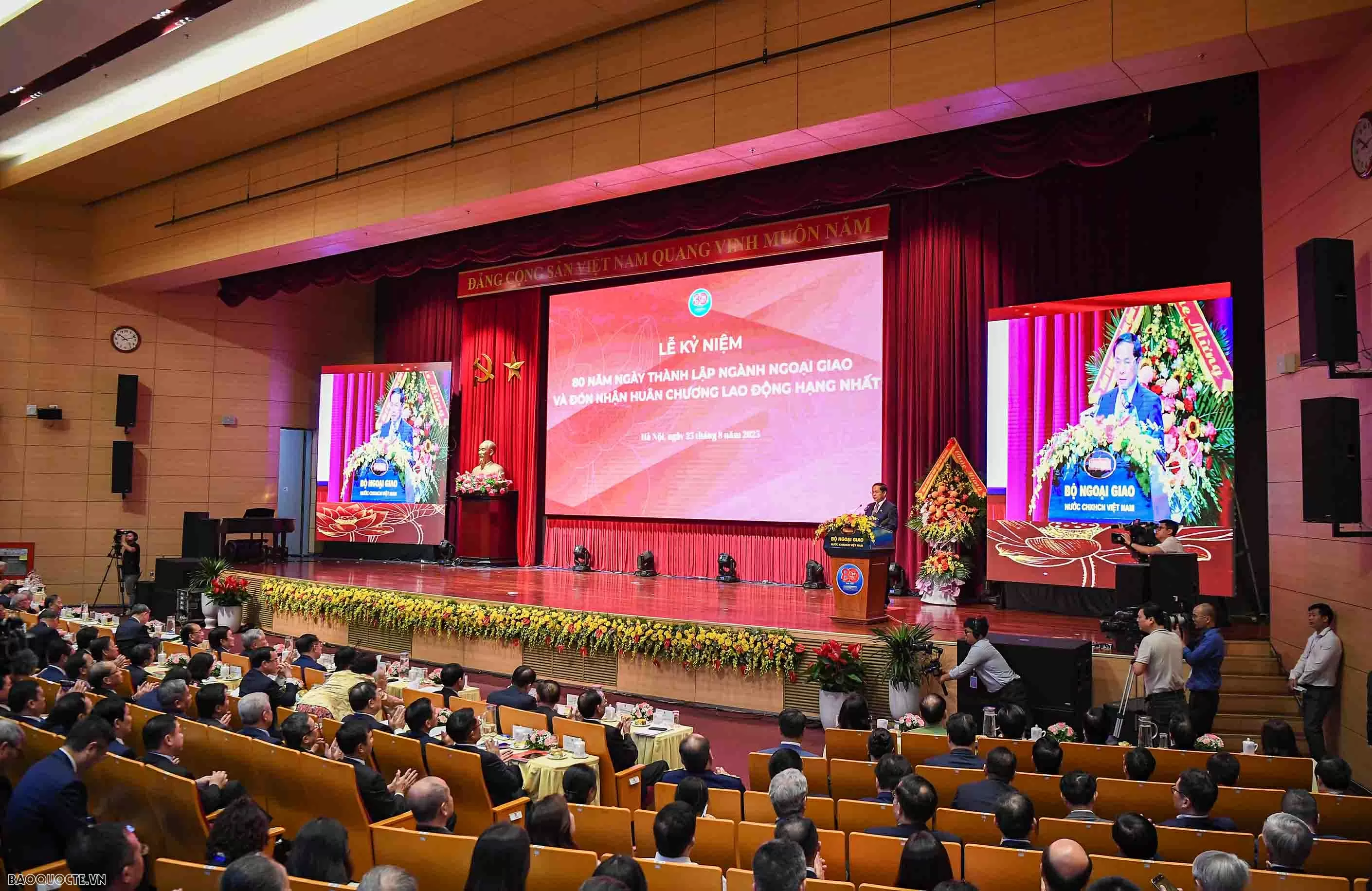 Phó Thủ tướng, Bộ trưởng Ngoại giao Bùi Thanh Sơn phát biểu tại lễ kỷ niệm. (Ảnh; Nguyễn Hồng) Phó Thủ tướng, Bộ trưởng Ngoại giao Bùi Thanh Sơn phát biểu tại lễ kỷ niệm. (Ảnh; Nguyễn Hồng)