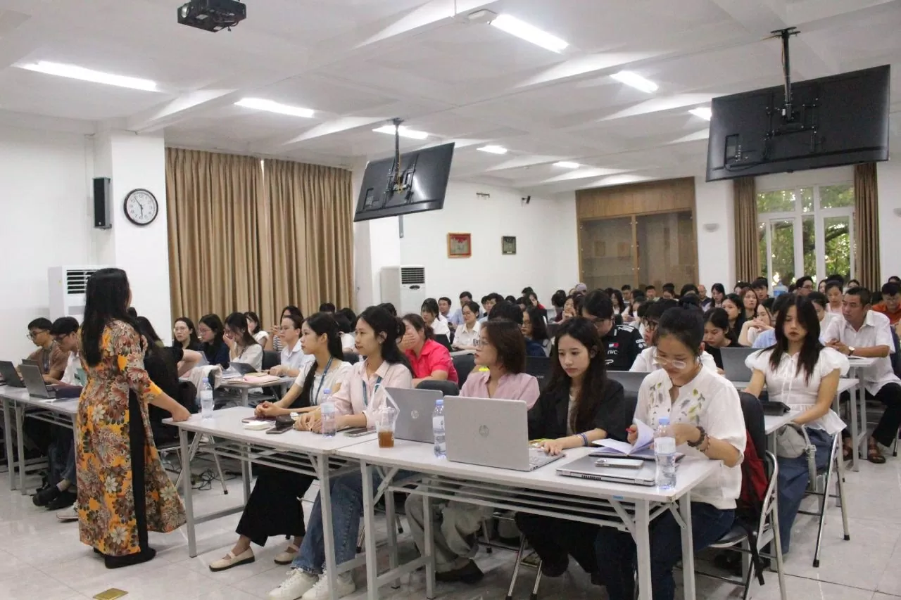 Đảng ủy Bộ Ngoại giao khai giảng lớp bồi dưỡng lý luận chính trị cho đảng viên mới và bồi dưỡng nhận thức về Đảng đợt I năm 2025 Đảng ủy Bộ Ngoại giao khai giảng lớp bồi dưỡng lý luận chính trị cho đảng viên mới và bồi dưỡng nhận thức về Đảng đợt I năm 2025