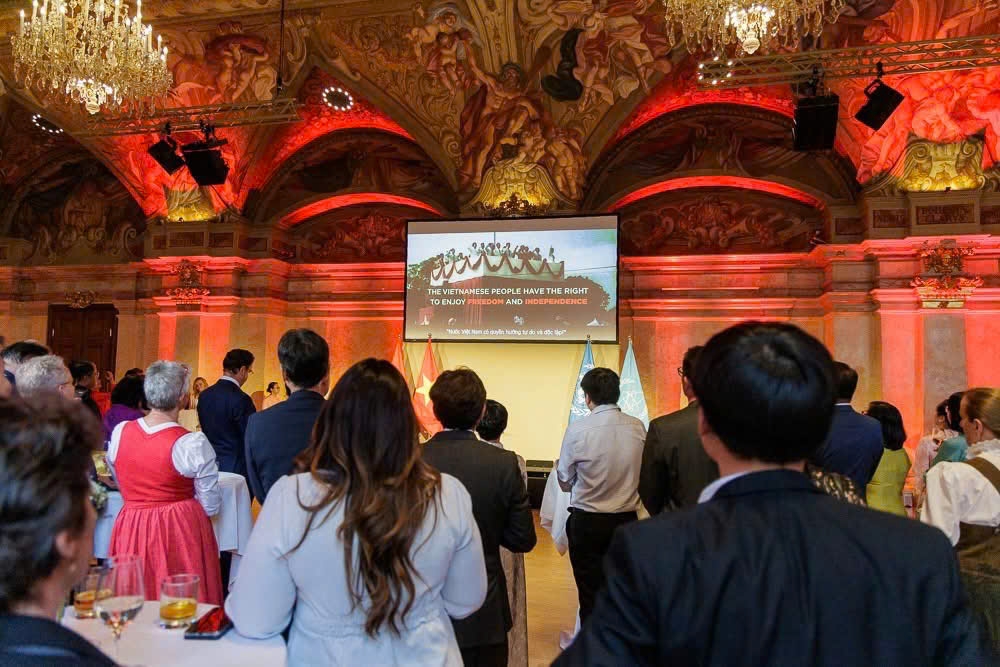 Kỷ niệm 80 năm Quốc khánh tại Áo: Tràn ngập sắc màu, âm thanh và văn hóa Kỷ niệm 80 năm Quốc khánh tại Áo: Tràn ngập sắc màu, âm thanh và văn hóa