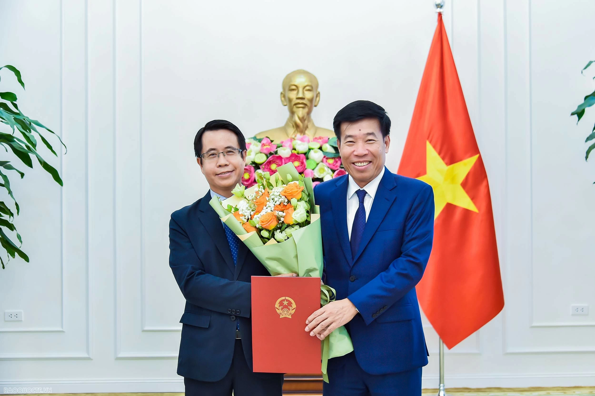 Bộ Ngoại giao trao quyết định điều động, bổ nhiệm cán bộ lãnh đạo quản lý cấp Vụ