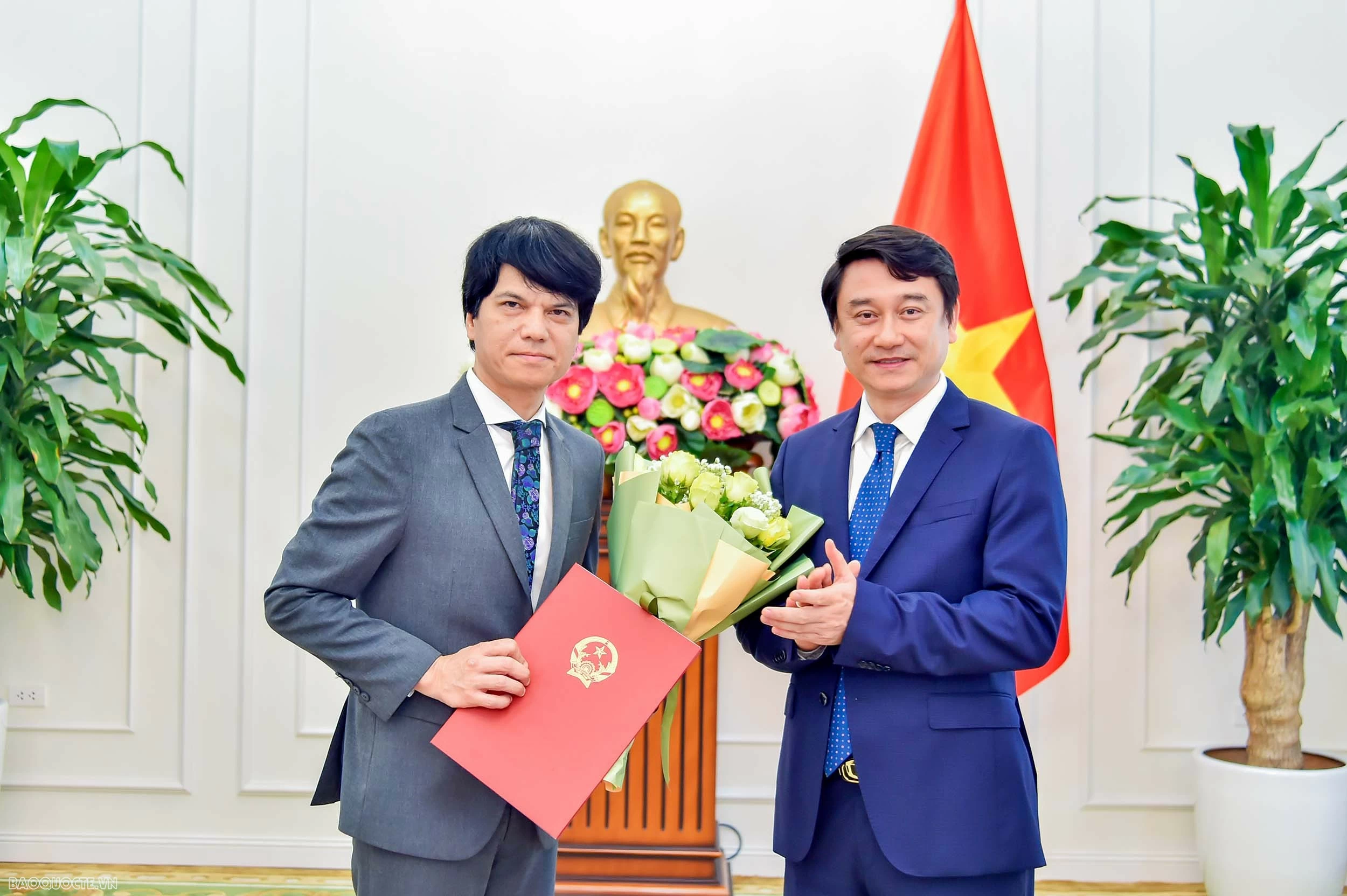 Bộ Ngoại giao trao quyết định tiếp nhận, điều động, bổ nhiệm cán bộ lãnh đạo, quản lý