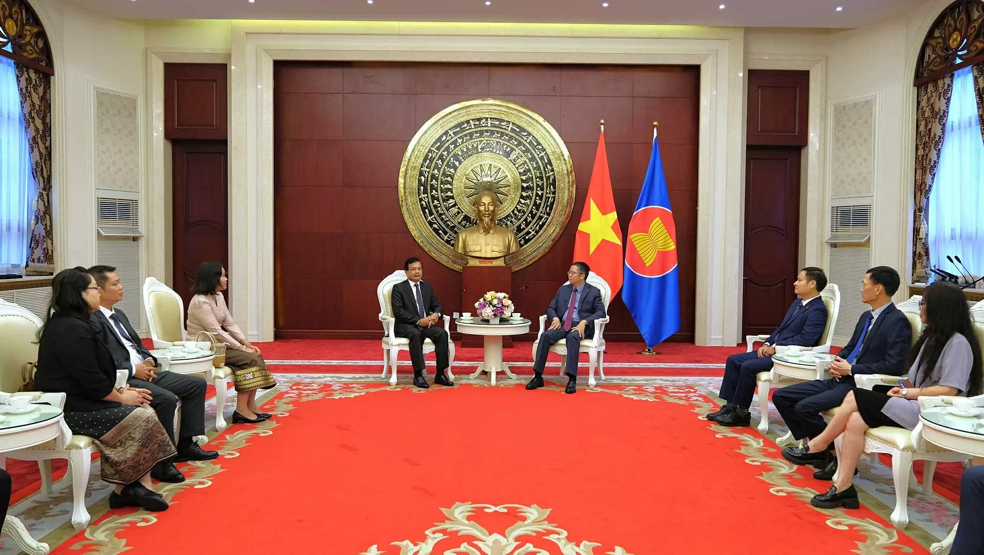 Đại sứ Lào tại Trung Quốc chúc mừng kỷ niệm 80 năm Cách mạng tháng Tám và Quốc khánh Việt Nam Đại sứ Lào tại Trung Quốc chúc mừng kỷ niệm 80 năm Cách mạng tháng Tám và Quốc khánh Việt Nam