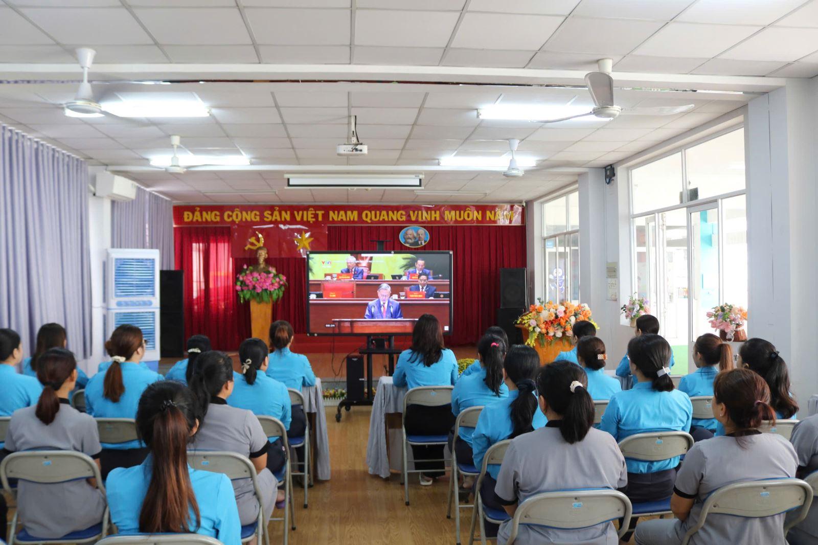Ch&uacute; th&iacute;ch ảnh