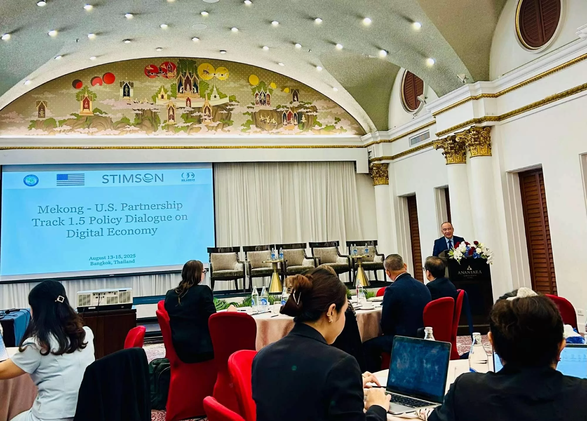 Ông Nguyễn Mạnh Đông, Phó Giám đốc Học viện Ngoại giao phát biểu khai mạc chương trình Ông Nguyễn Mạnh Đông, Phó Giám đốc Học viện Ngoại giao phát biểu khai mạc chương trình