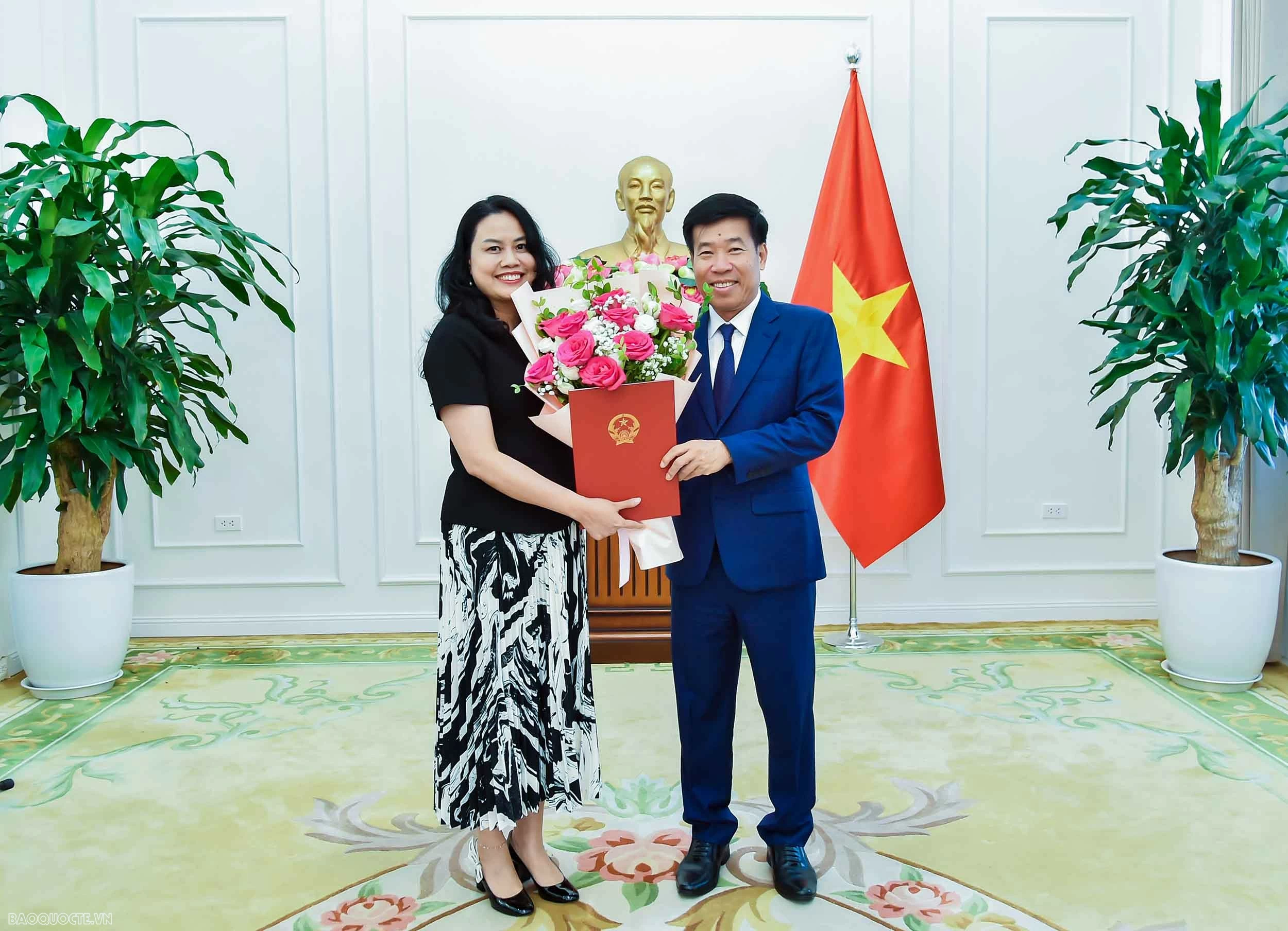 Bộ Ngoại giao trao quyết định điều động, bổ nhiệm cán bộ lãnh đạo quản lý cấp Vụ