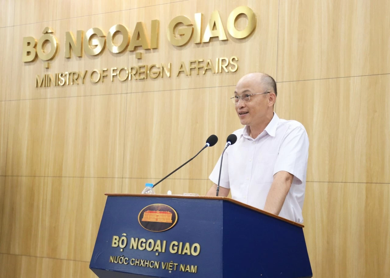 Đồng chí Nguyễn Xuân Ánh, Uỷ viên Ban Thường vụ chuyên trách phát biểu kết luận buổi nói chuyện. (Ảnh: Thành Long)