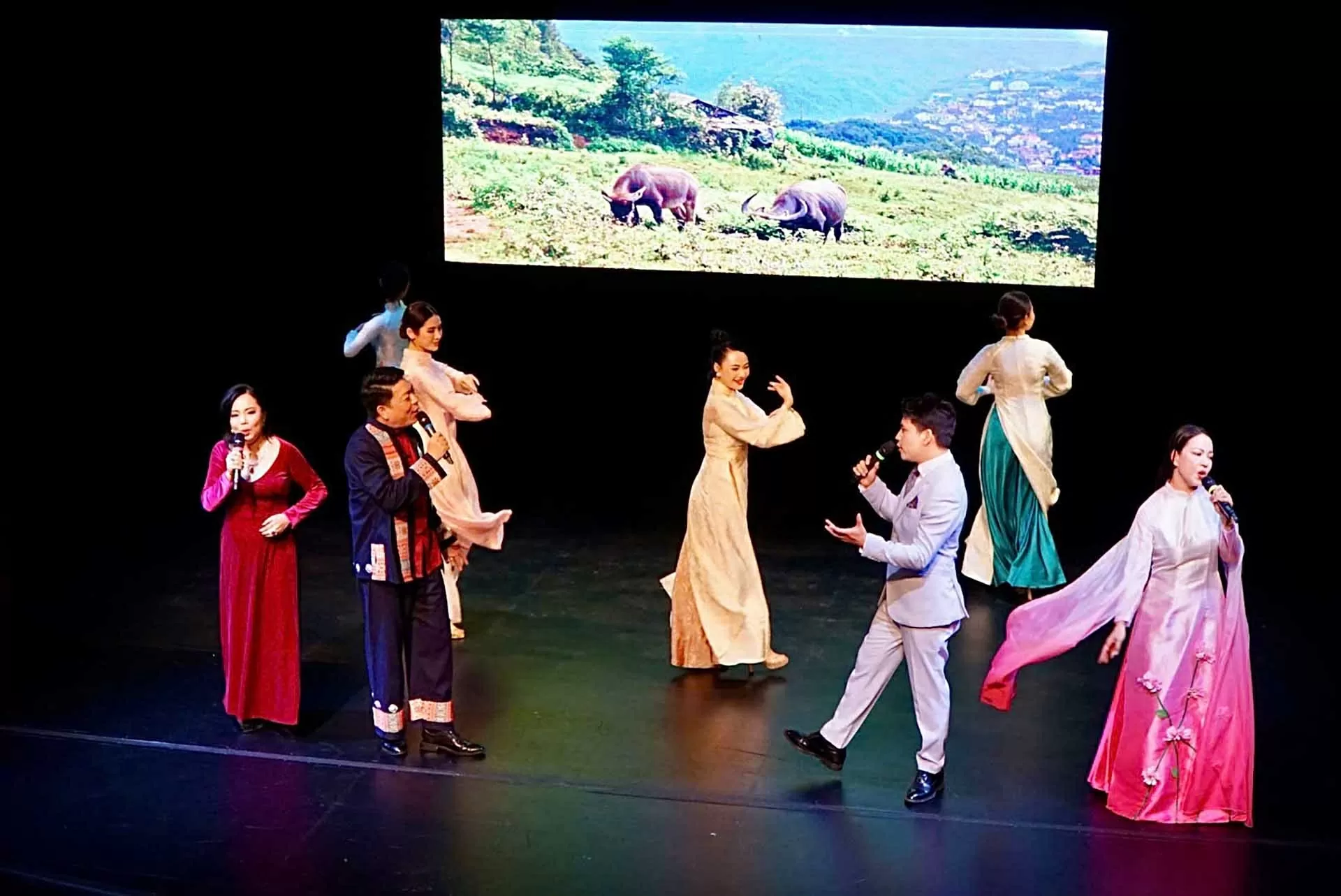 Tổng lãnh sự quán Việt Nam tại Vancouver long trọng tổ chức kỷ niệm 80 năm Quốc khánh 2/9 Tổng lãnh sự quán Việt Nam tại Vancouver long trọng tổ chức kỷ niệm 80 năm Quốc khánh 2/9