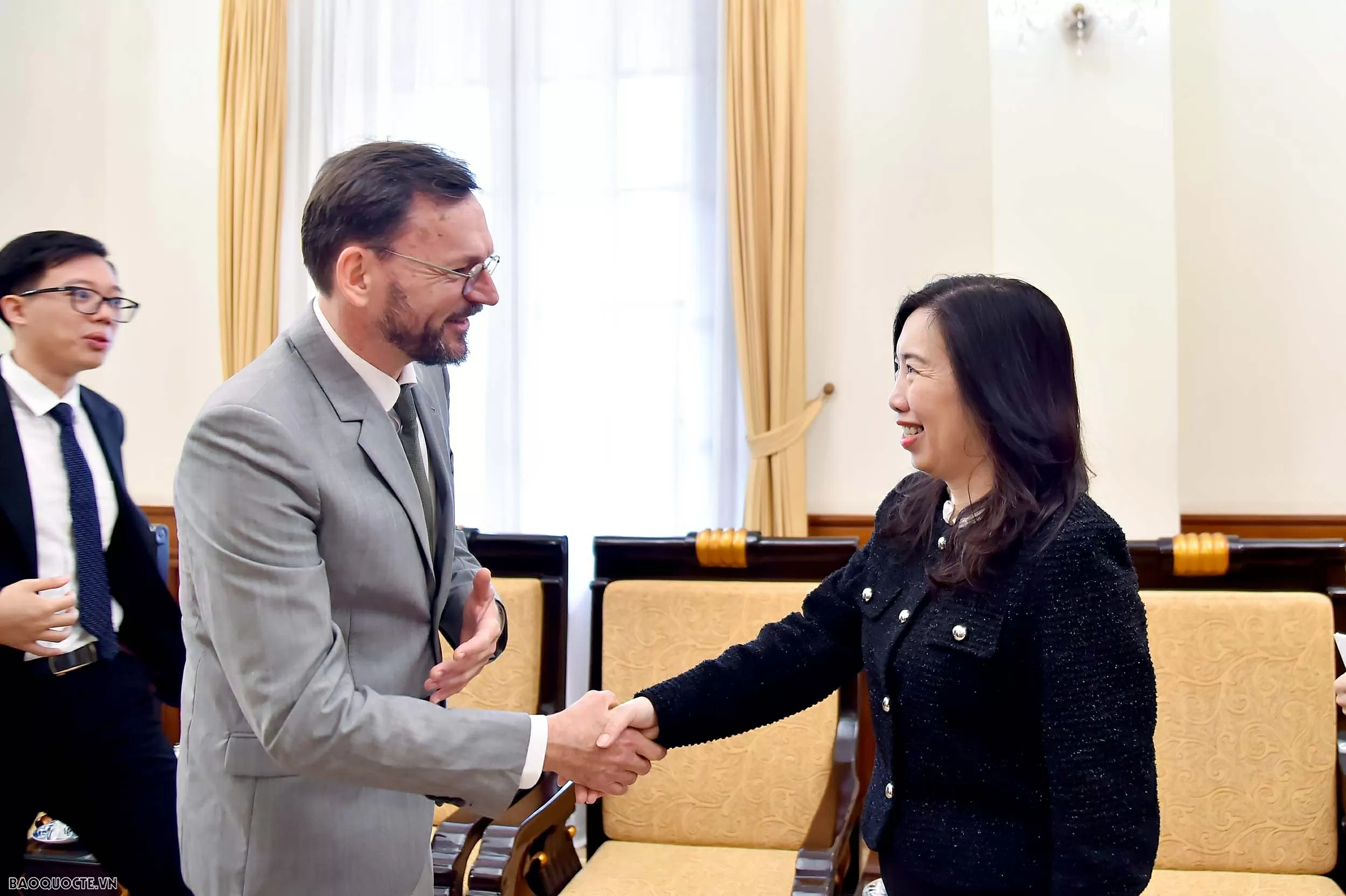 Thứ trưởng Ngoại giao Lê Thị Thu Hằng tiếp Giám đốc Cơ quan Phát triển Pháp (AFD)