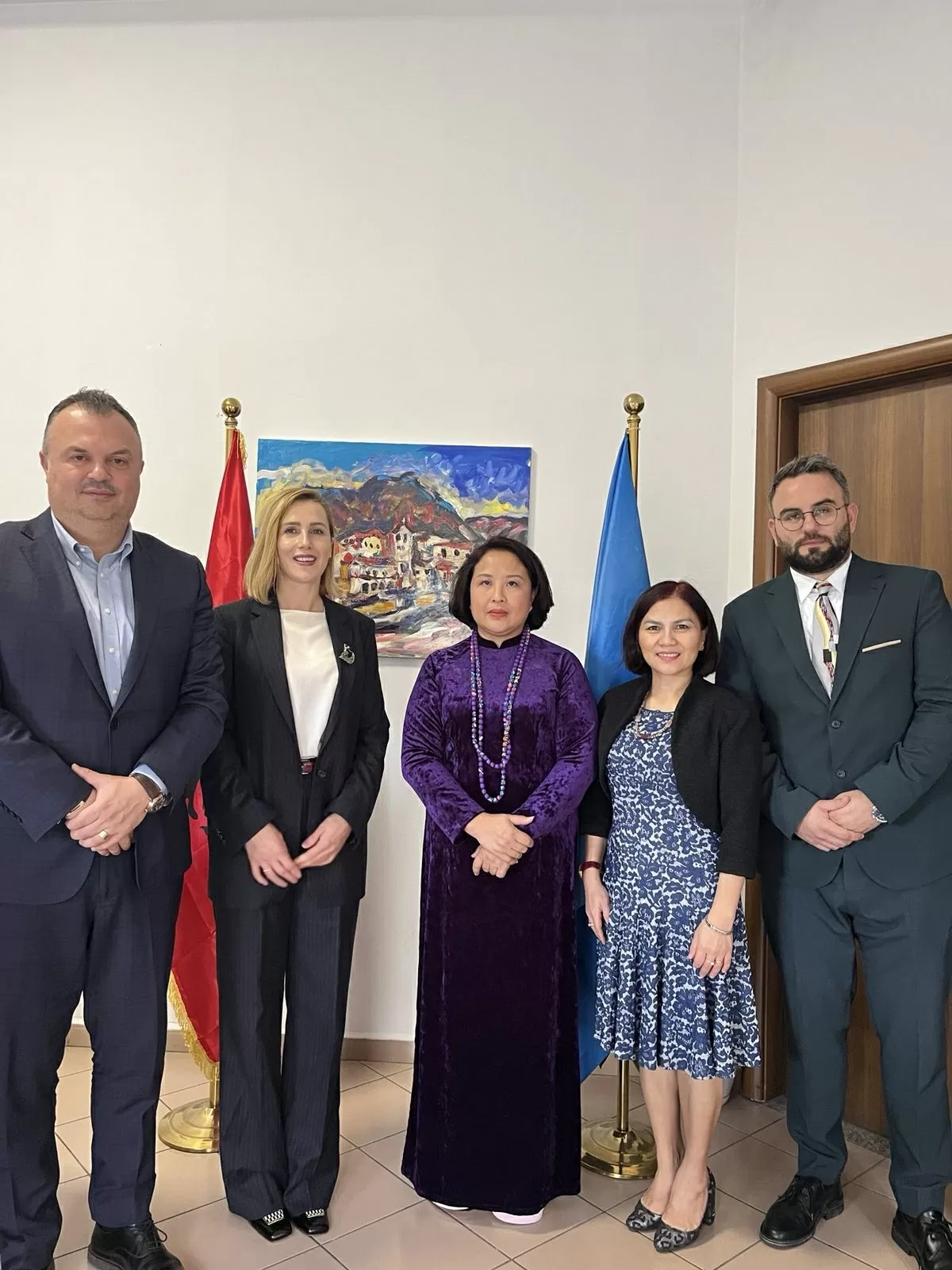 Đại sứ Việt Nam trình Quốc thư lên Tổng thống Albania Đại sứ Việt Nam trình Quốc thư lên Tổng thống Albania