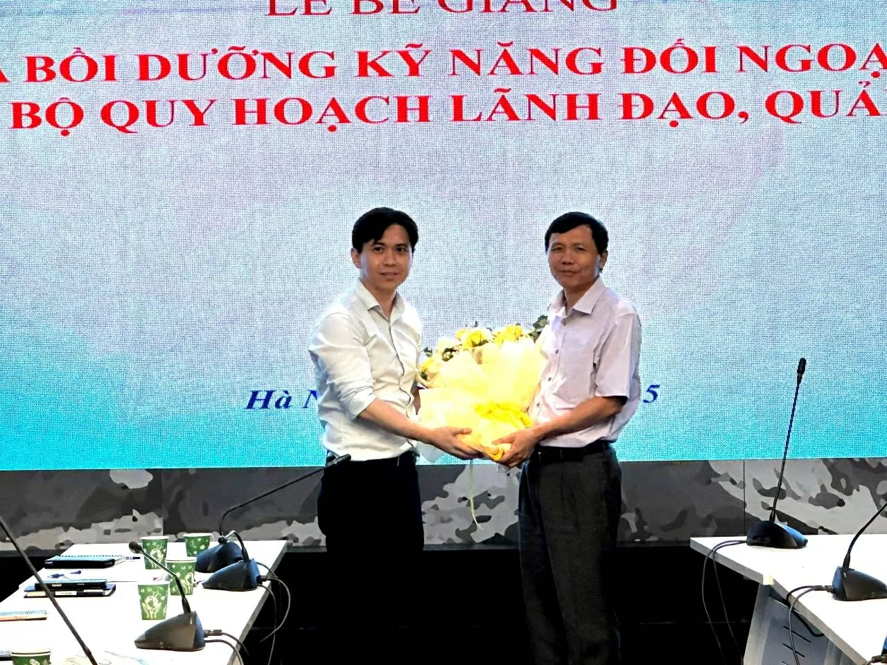 Bế giảng Khóa bồi dưỡng nâng cao kỹ năng đối ngoại cho cán bộ quy hoạch của Bộ Ngoại giao Bế giảng Khóa bồi dưỡng nâng cao kỹ năng đối ngoại cho cán bộ quy hoạch của Bộ Ngoại giao
